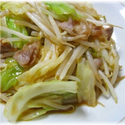 キャベツとモヤシで野菜炒めに（＾ｃ＾　ささっと出来て美味しい～♪　野菜炒めは、主婦の強い味方ですよね（笑；）　ご馳走さまです＾＾*